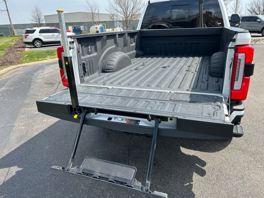 2025 Ford Super Duty F-350 SRW Platinum