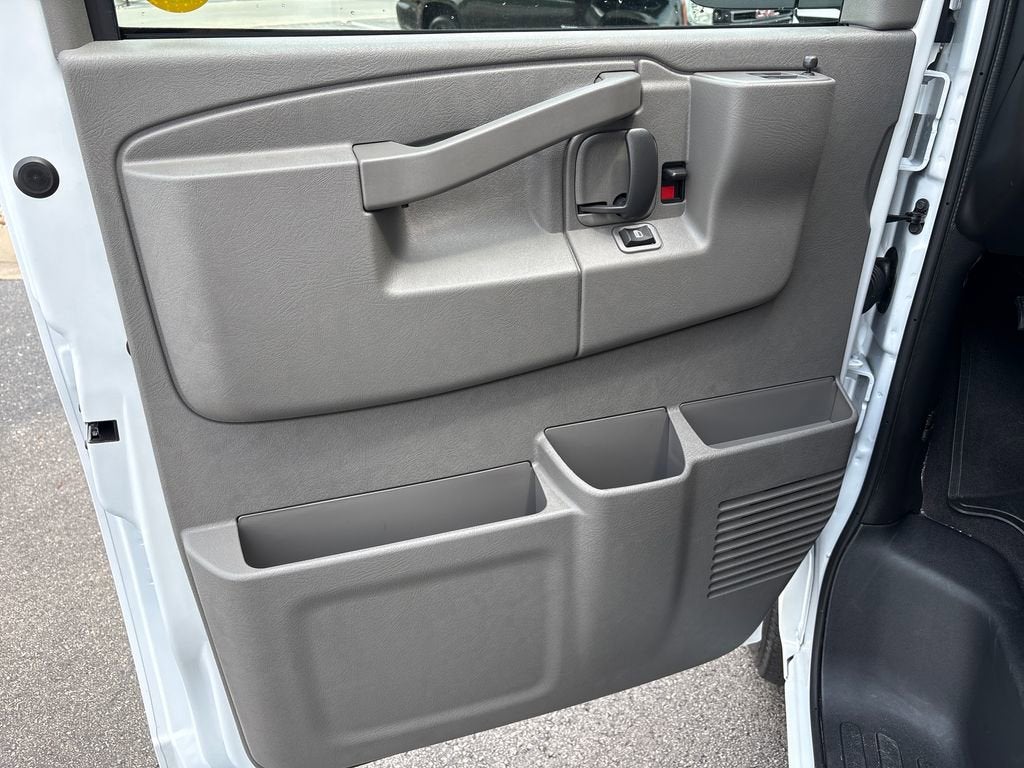 2026 GMC Savana Passenger LT