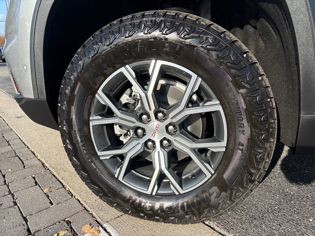 2026 GMC Acadia AT4