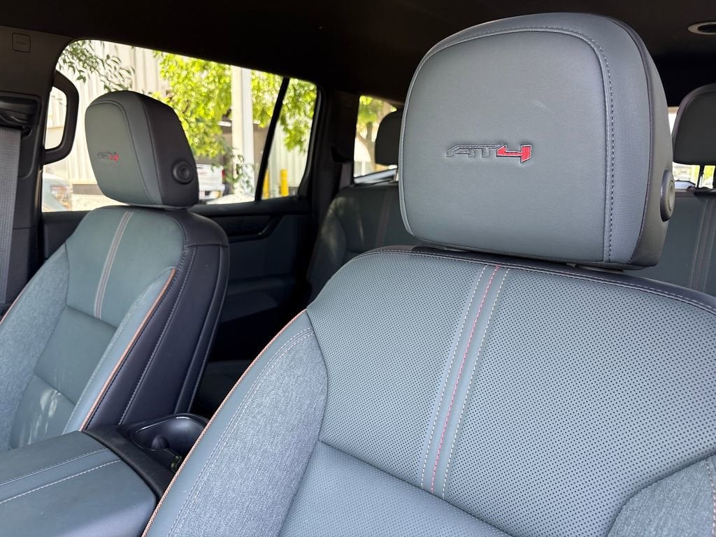 2025 GMC Acadia AT4
