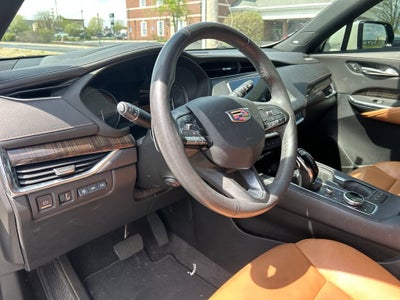 2023 Cadillac XT4 Premium Luxury