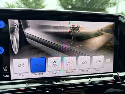 2024 Volkswagen Atlas Cross Sport 2.0T SEL R-Line