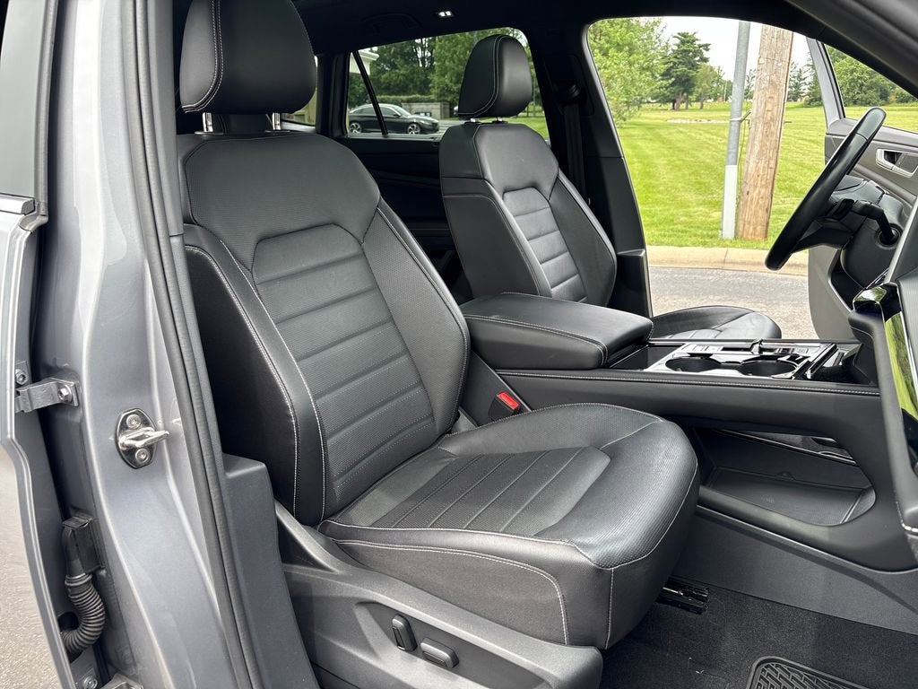 2024 Volkswagen Atlas Cross Sport 2.0T SEL R-Line