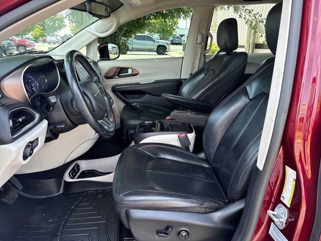 2017 Chrysler Pacifica Touring-L