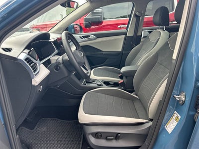 2025 Volkswagen Taos SE