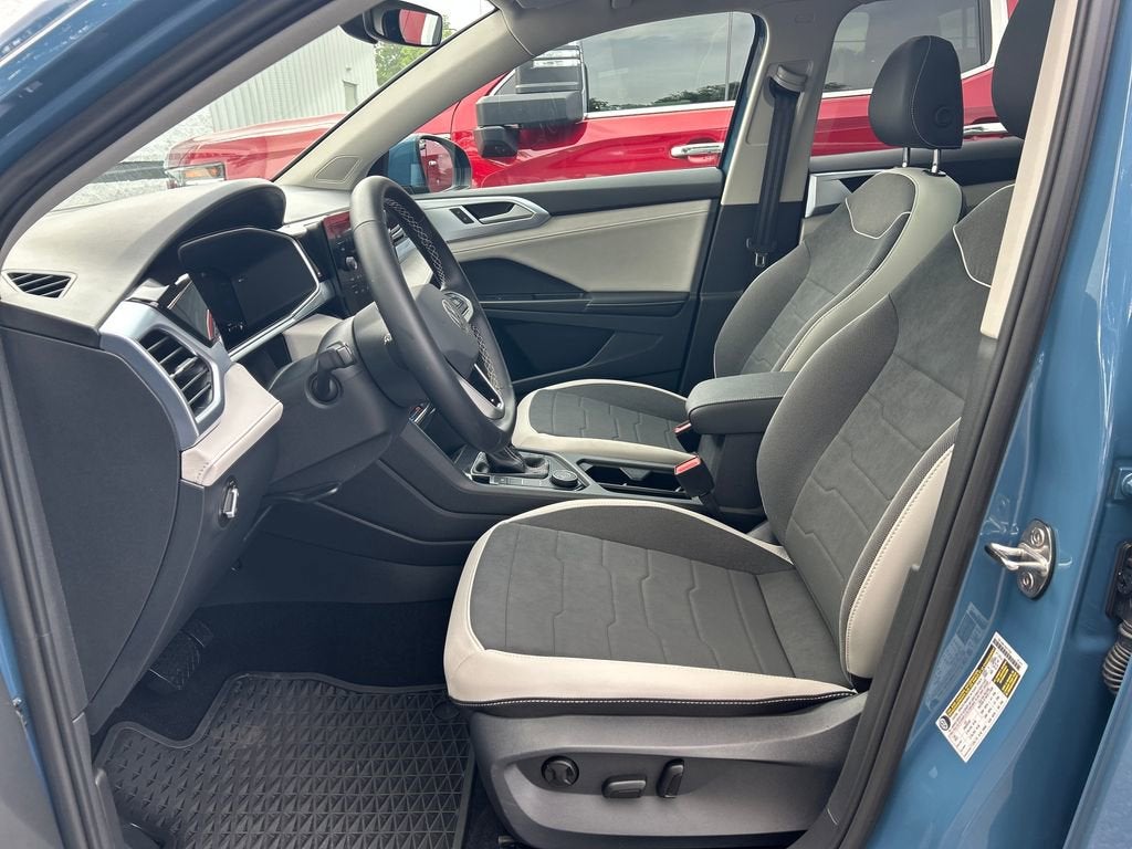 2025 Volkswagen Taos SE