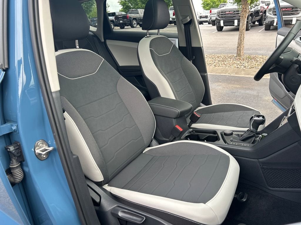2025 Volkswagen Taos SE