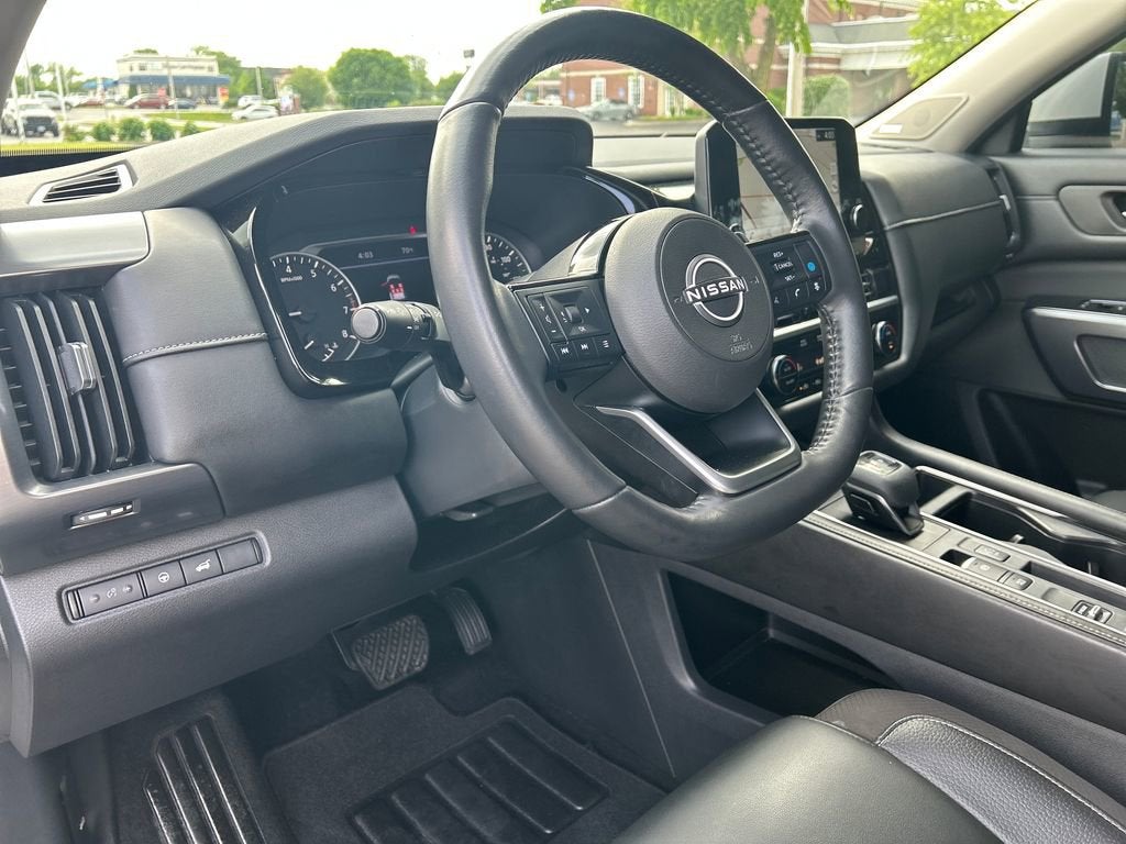 2022 Nissan Pathfinder SL 2WD