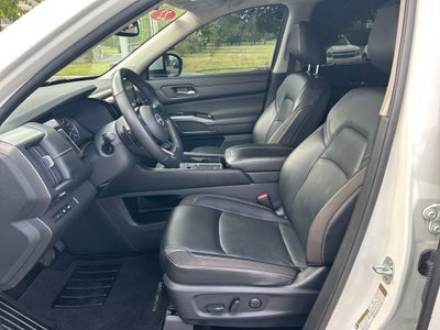 2022 Nissan Pathfinder SL 2WD