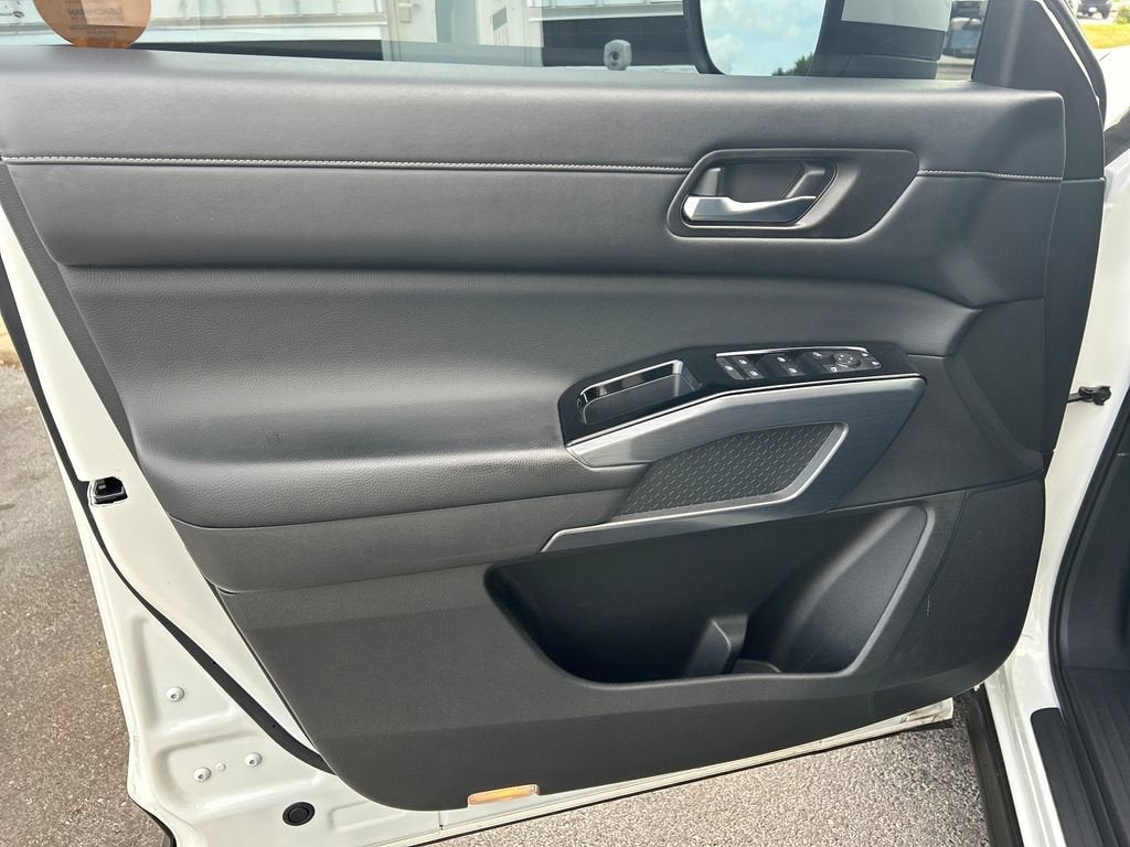 2022 Nissan Pathfinder SL 2WD