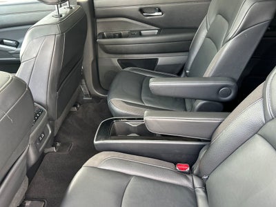2022 Nissan Pathfinder SL 2WD