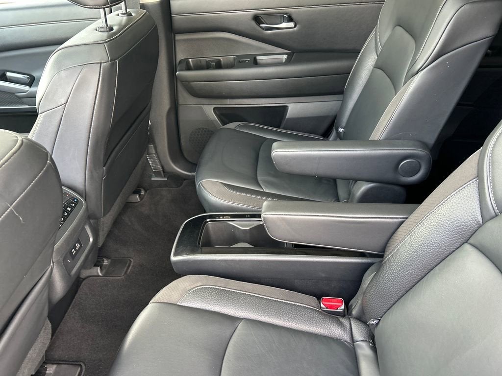2022 Nissan Pathfinder SL 2WD