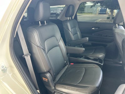 2022 Nissan Pathfinder SL 2WD