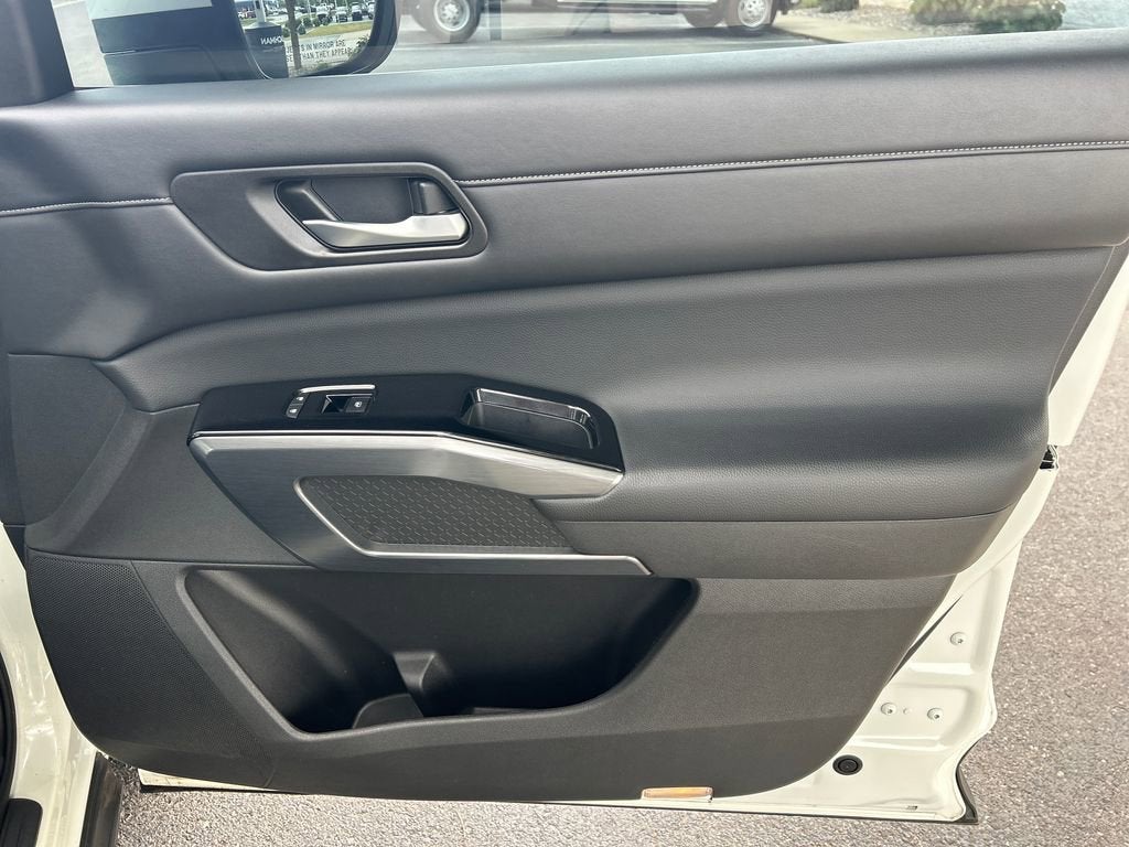 2022 Nissan Pathfinder SL 2WD