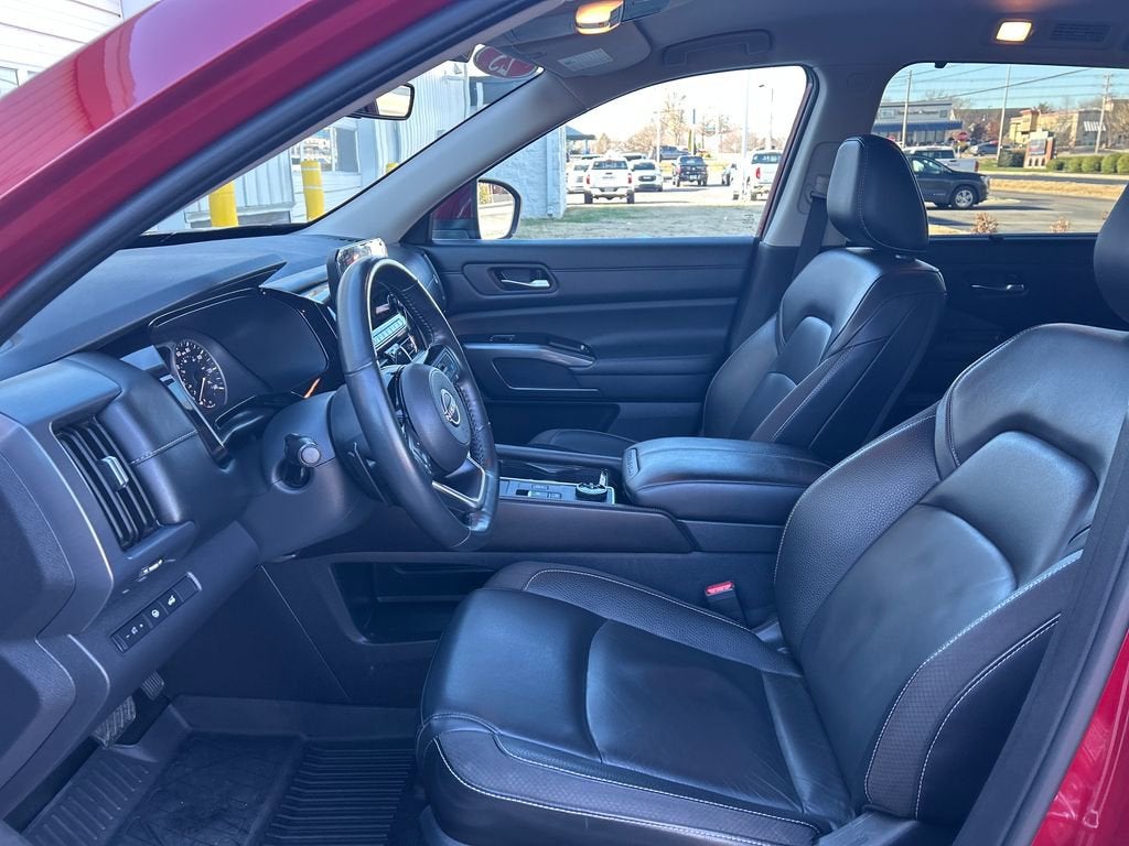 2023 Nissan Pathfinder SL