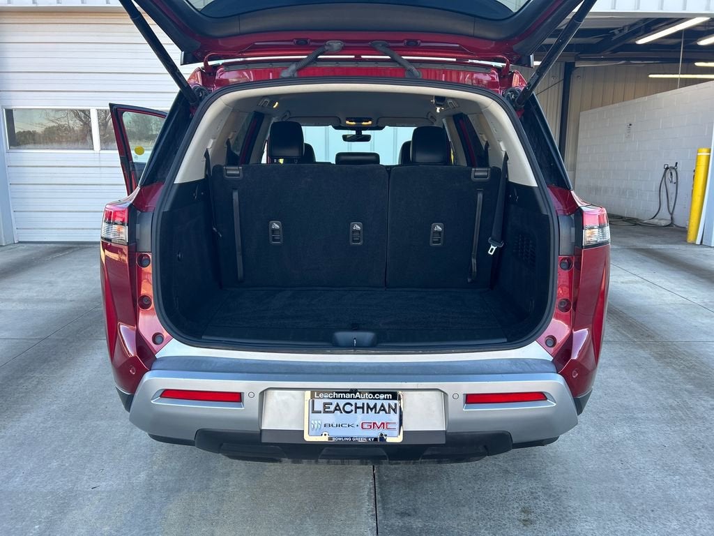 2023 Nissan Pathfinder SL