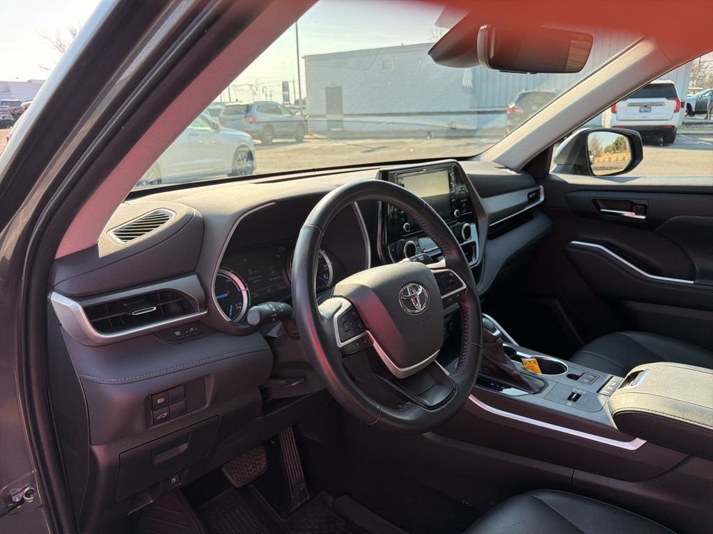 2022 Toyota Highlander Hybrid XLE