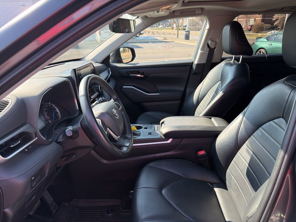 2022 Toyota Highlander Hybrid XLE