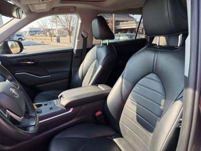 2022 Toyota Highlander Hybrid XLE