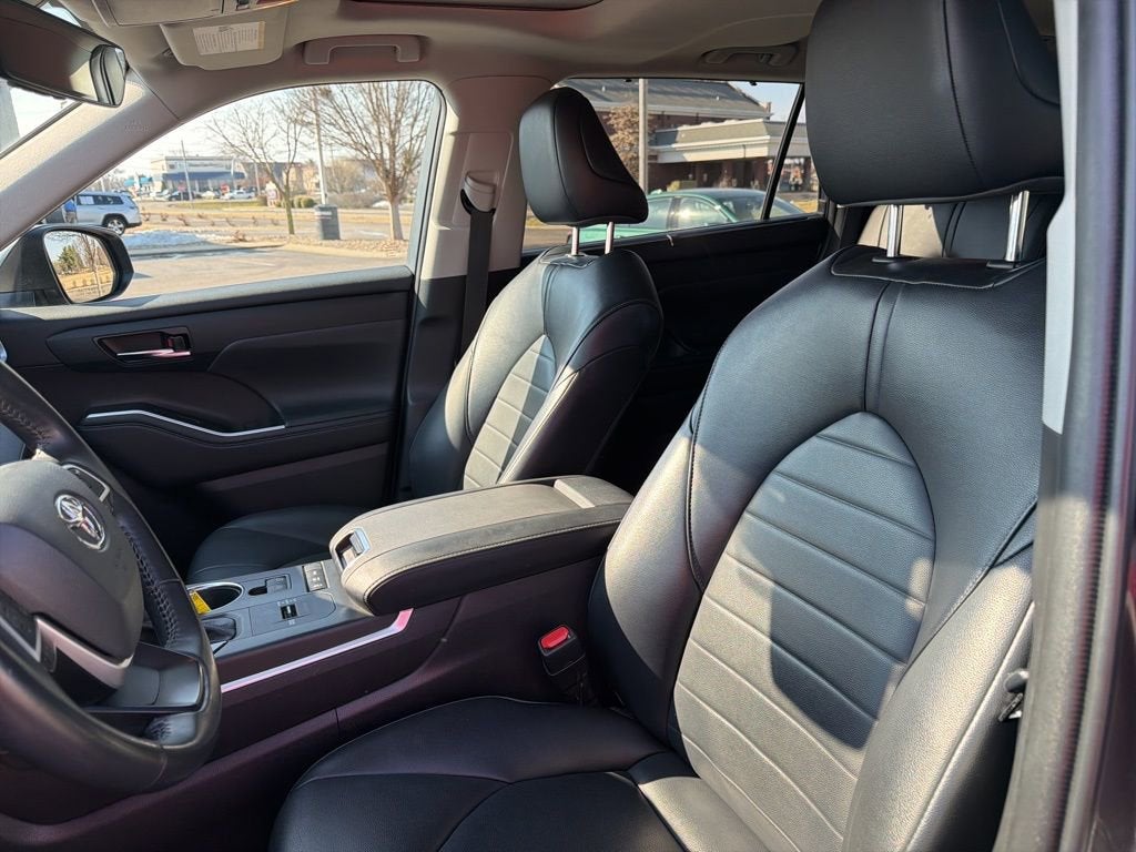 2022 Toyota Highlander Hybrid XLE