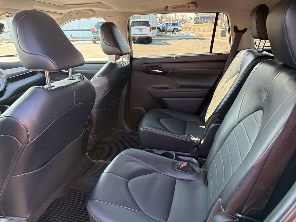 2022 Toyota Highlander Hybrid XLE