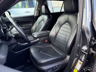 2022 Toyota Highlander Hybrid XLE