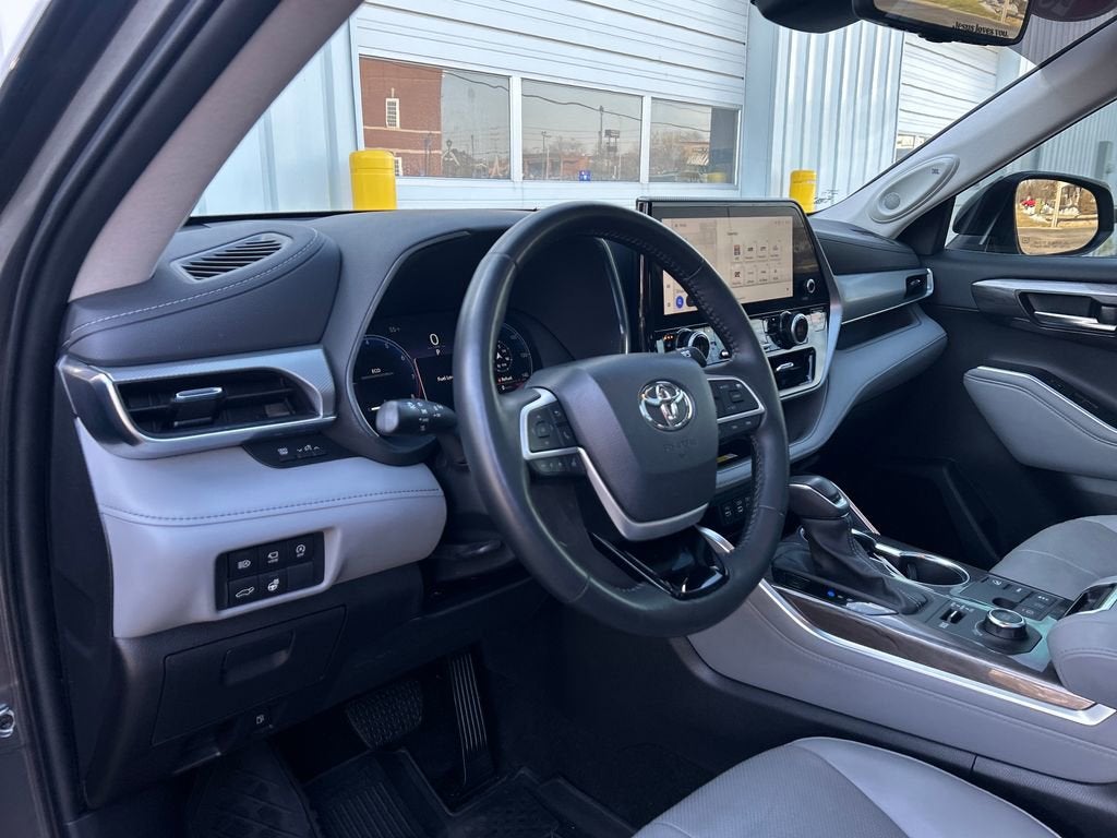 2023 Toyota Highlander L