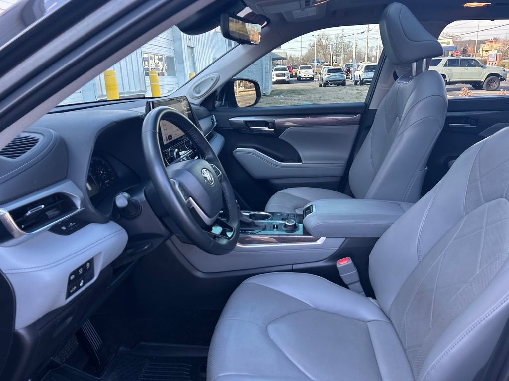 2023 Toyota Highlander L