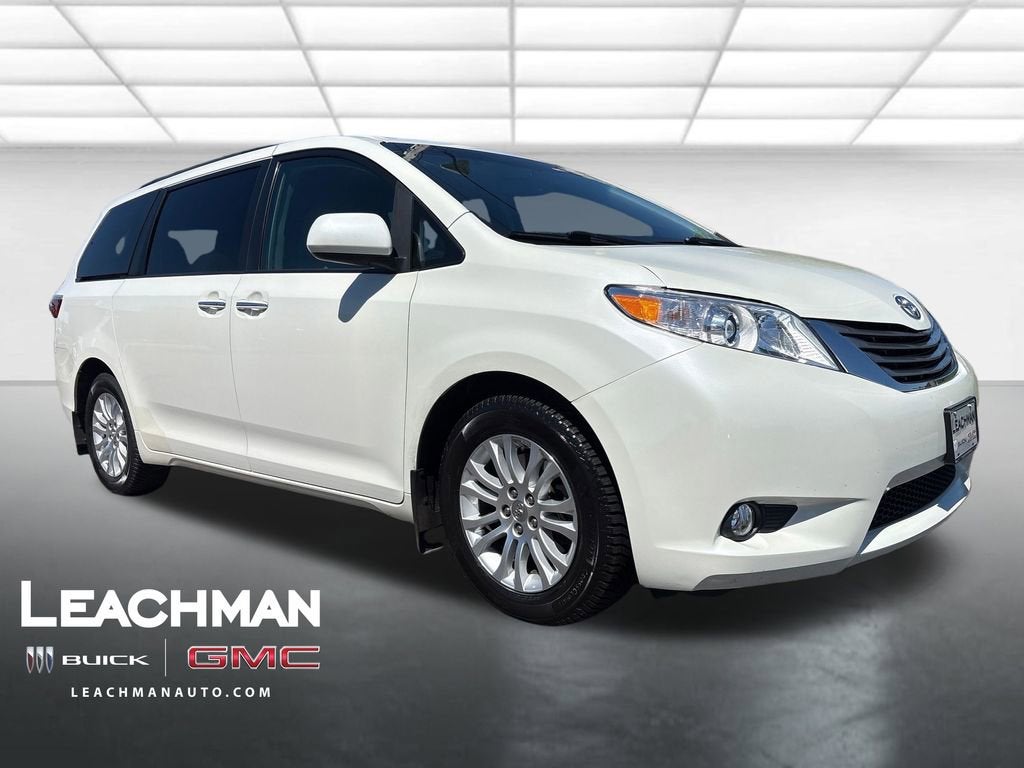 2017 Toyota Sienna XLE Auto Access Seat