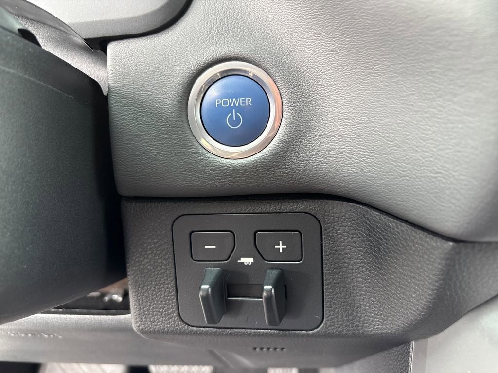 2023 Toyota Sequoia SR5