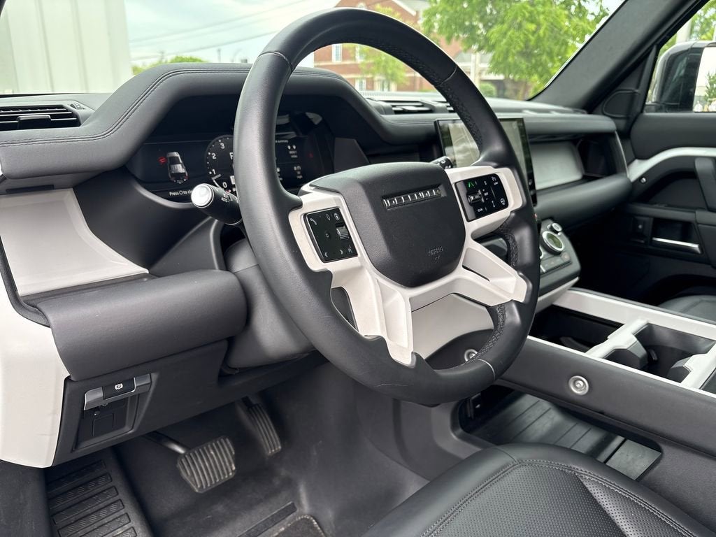 2025 Land Rover Defender 110 P300