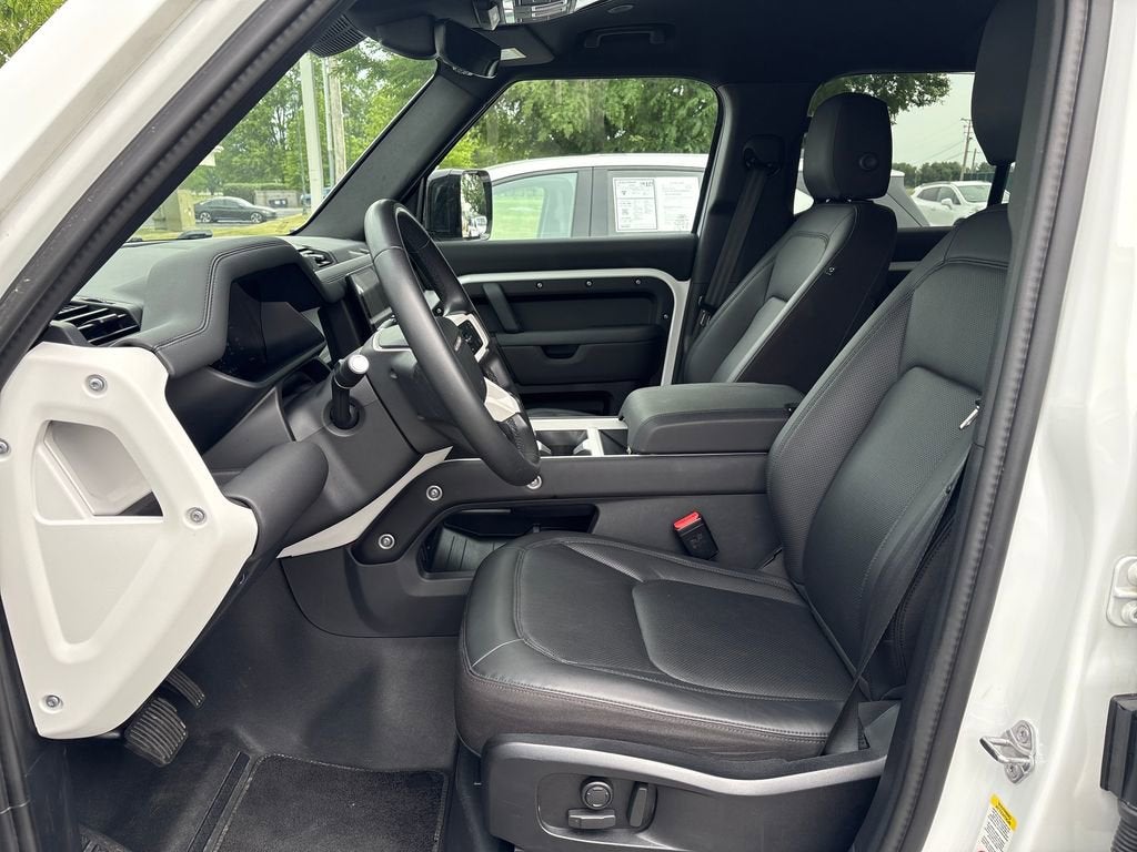 2025 Land Rover Defender 110 P300