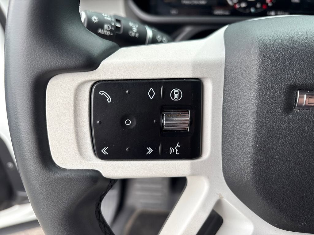 2025 Land Rover Defender 110 P300