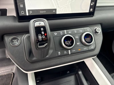 2025 Land Rover Defender 110 P300