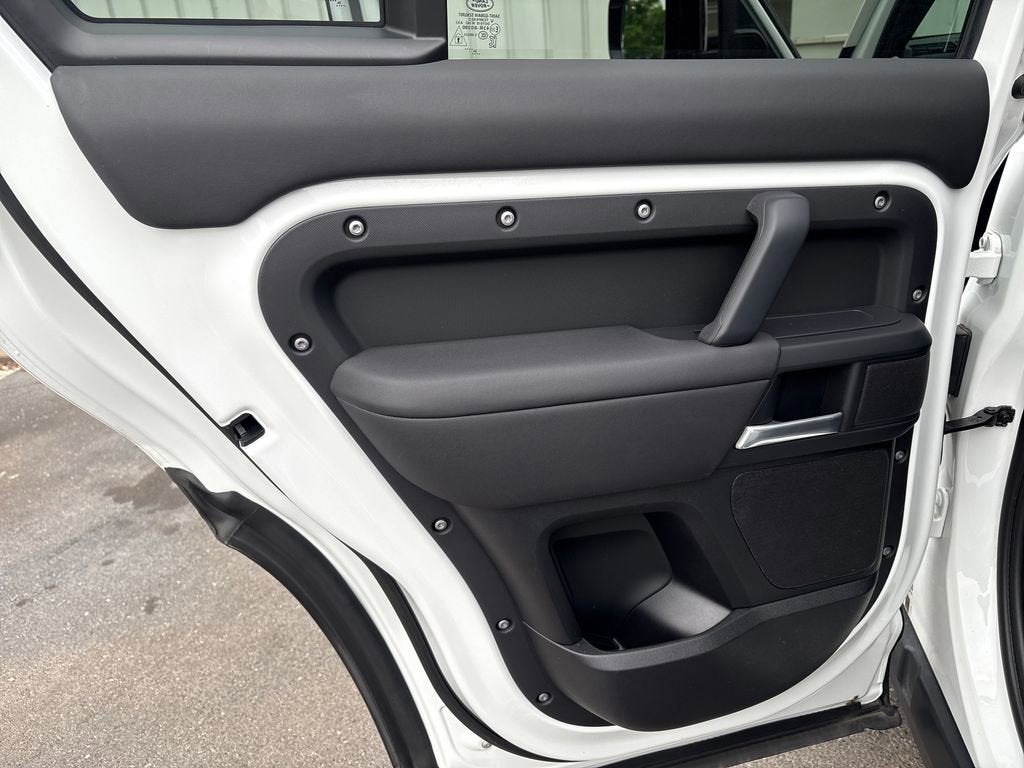 2025 Land Rover Defender 110 P300