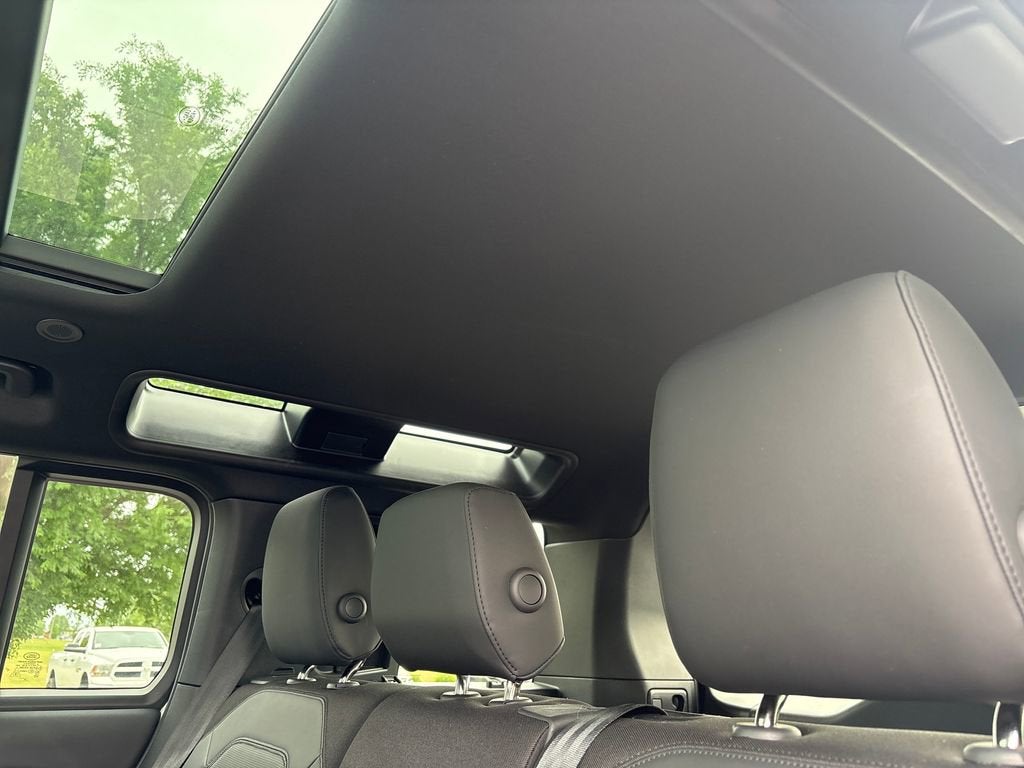 2025 Land Rover Defender 110 P300