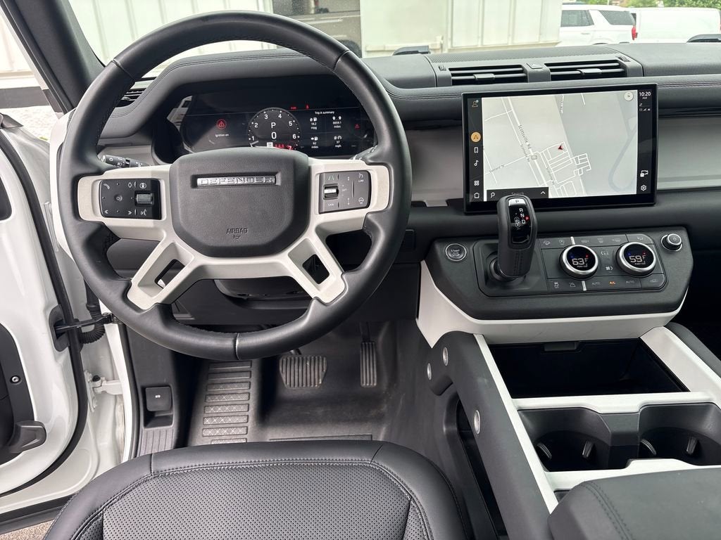 2025 Land Rover Defender 110 P300