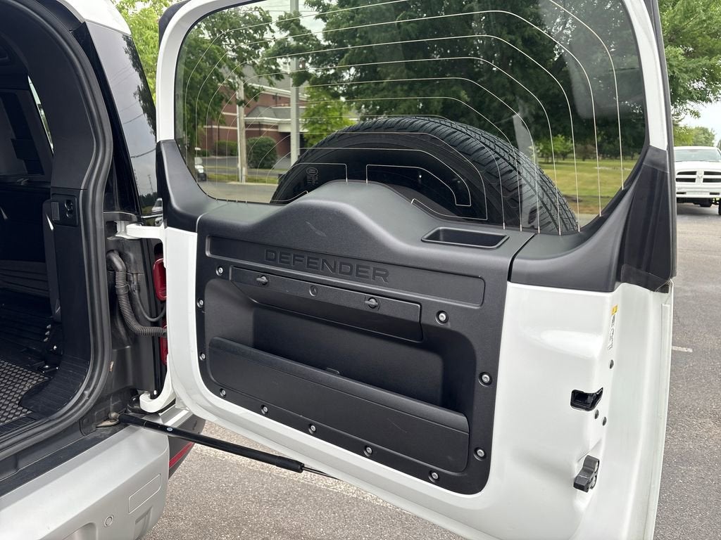 2025 Land Rover Defender 110 P300