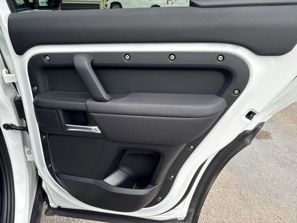 2025 Land Rover Defender 110 P300