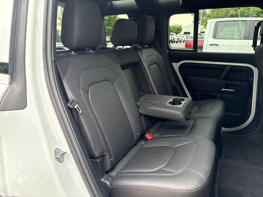 2025 Land Rover Defender 110 P300