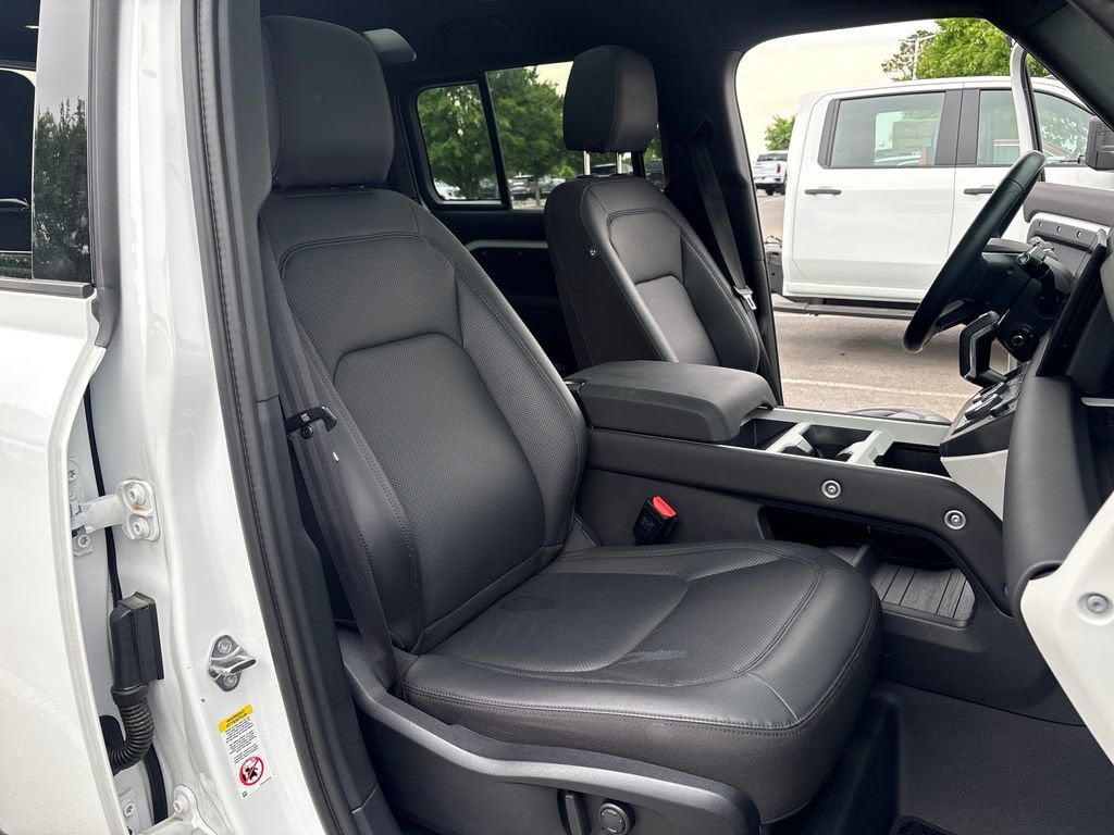 2025 Land Rover Defender 110 P300