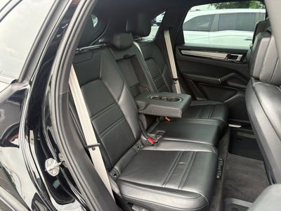 2023 Porsche Cayenne Platinum Edition