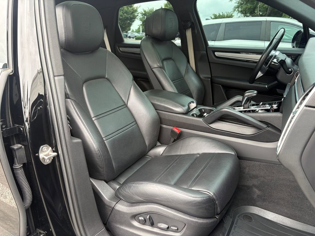 2023 Porsche Cayenne Platinum Edition