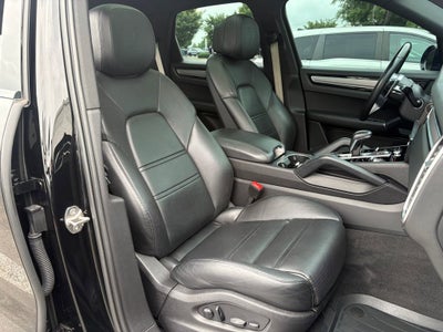 2023 Porsche Cayenne Platinum Edition